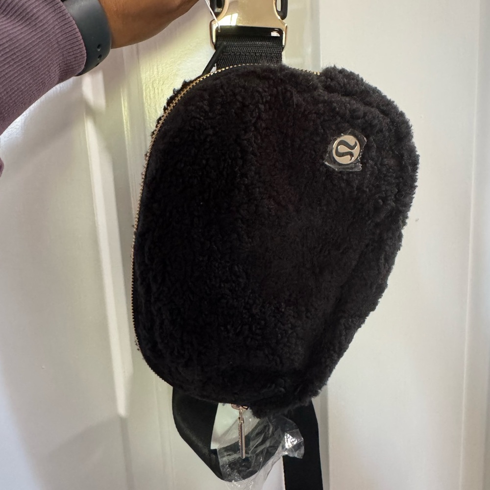 Lululemon Sherpa Belt bag